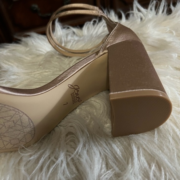 New with Box-Jewel Badley Mischka Shoes Size 7 - Picture 5 of 11